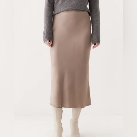 NWT - Frank & Oak Women’s Satin Midi Skirt - Size L - Picture 2 of 9